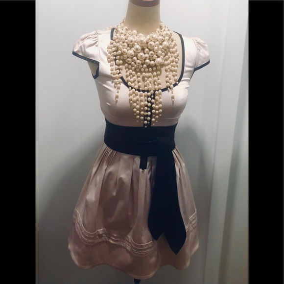 Corset top scoop neck pink dress with cap sleeve and flare bottom - Picture 2 of 8